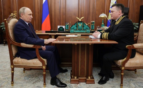 Владимир Владимирович Путин: На доверии граждан к судам основано и доверие граждан к государству в целом.